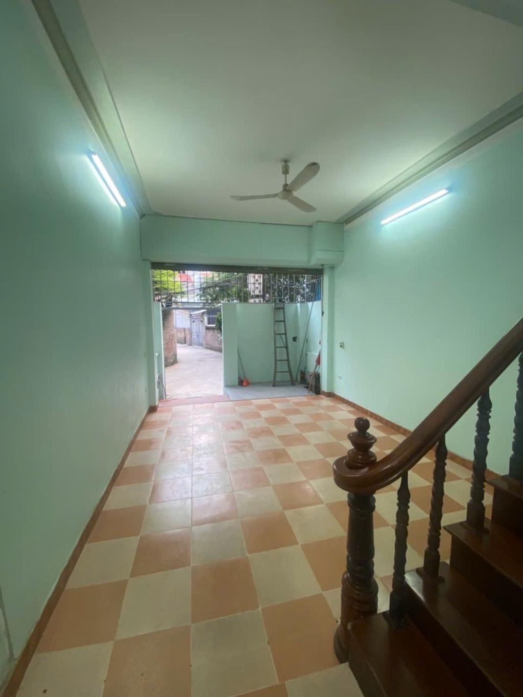 Nhà dân xây 3 tầng Phú Thượng 60m² giá 11.8 tỷ - Kinh doanh thuận lợi!