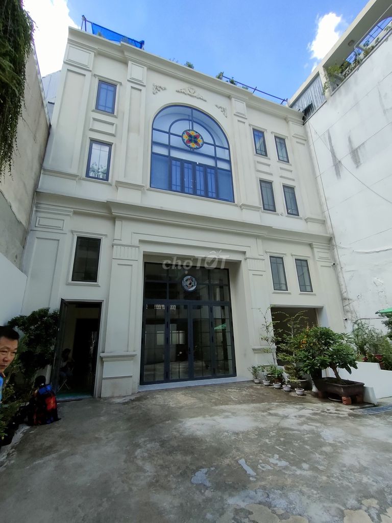 Nhà phố mặt tiền đường Calmette Quận 1 diện tích 700m² - Kinh doanh đa ngành nghề