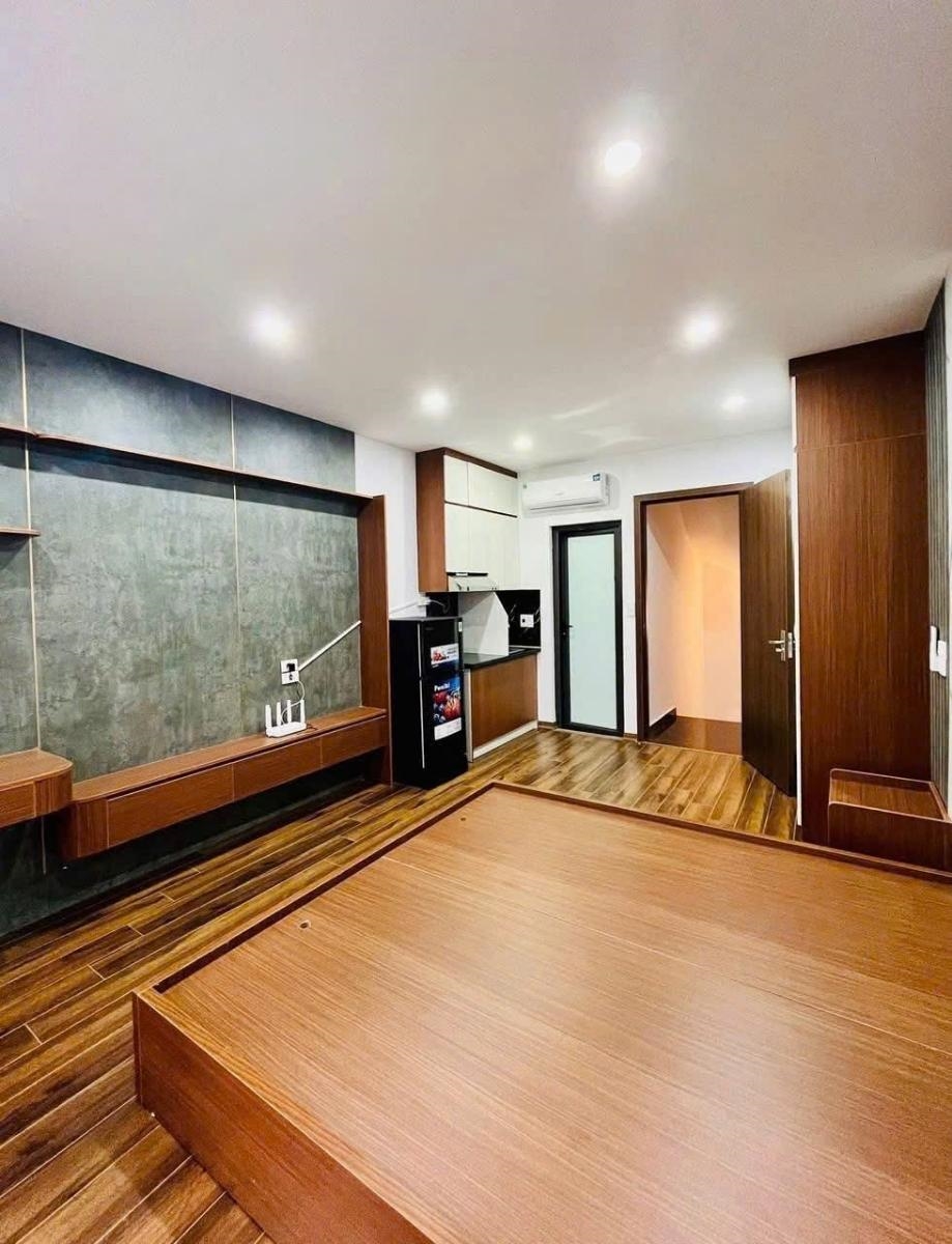 Nhà 6 Tầng Đống Đa 30m² Giá 9.3 Tỷ - Sổ Đỏ Chính Chủ, Gần Royal City!