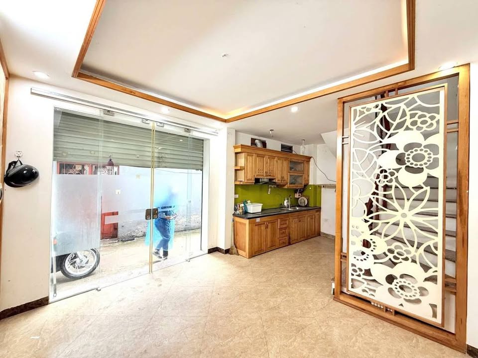 Nhà 5 tầng Trần Thái Tông, Cầu Giấy 30m² chỉ 7.5 tỷ - Đầu tư siêu lợi nhuận!