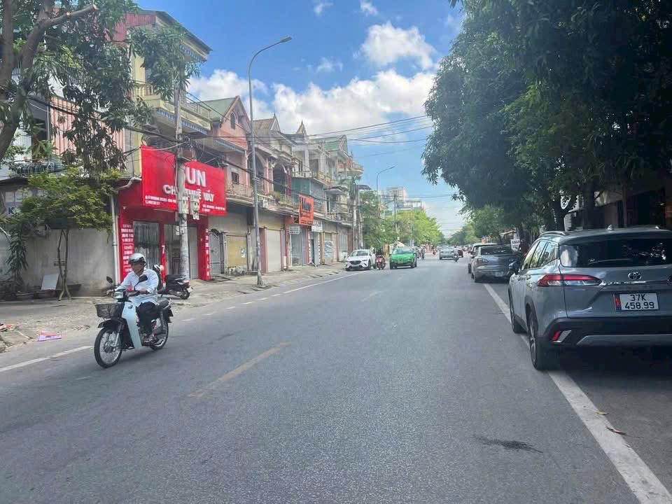 Nhà 3 tầng mặt tiền Hecman, TP Vinh 95.7m² giá 13 tỷ - Vị trí kinh doanh đắc địa!