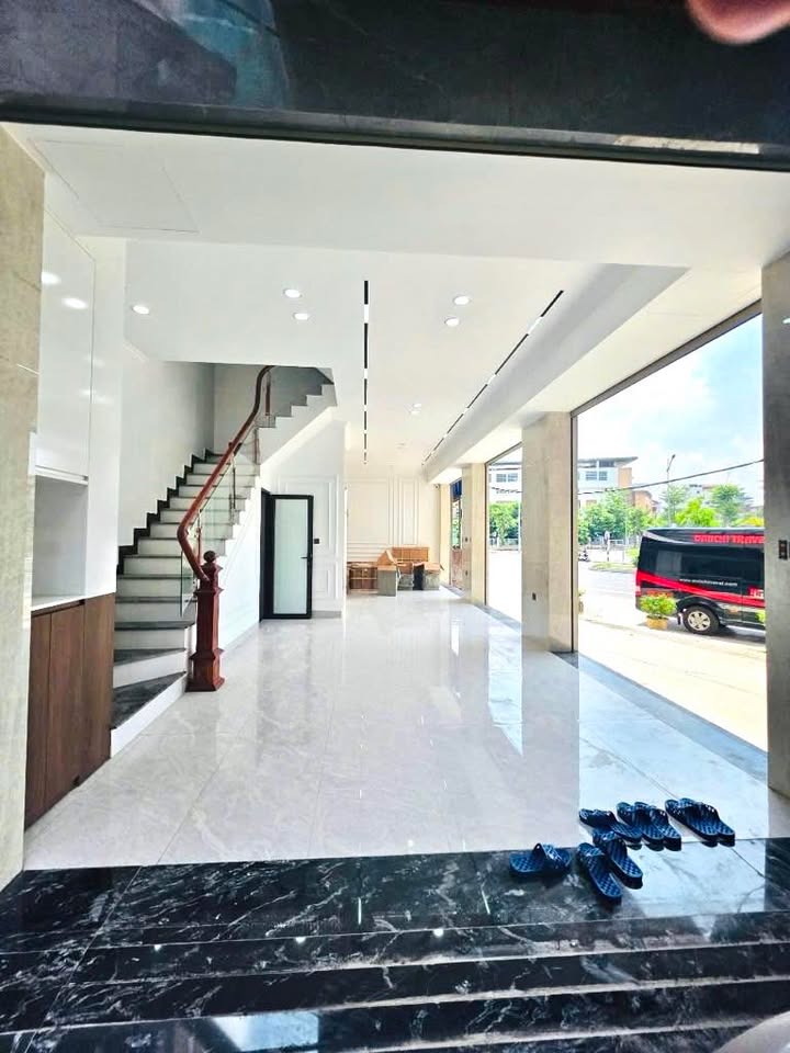 Bán gấp FrontHouse Ngọc Thụy 65m² giá chỉ 1x tỷ - Sẵn sàng kinh doanh ngay!