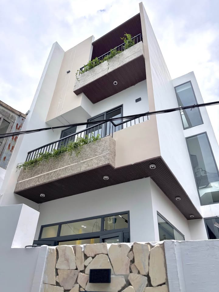 Nhà sân vườn Quận Hải Châu 76m² giá 5.85 tỷ - Gần Sông Hàn và Biển Nguyễn Tất Thành!