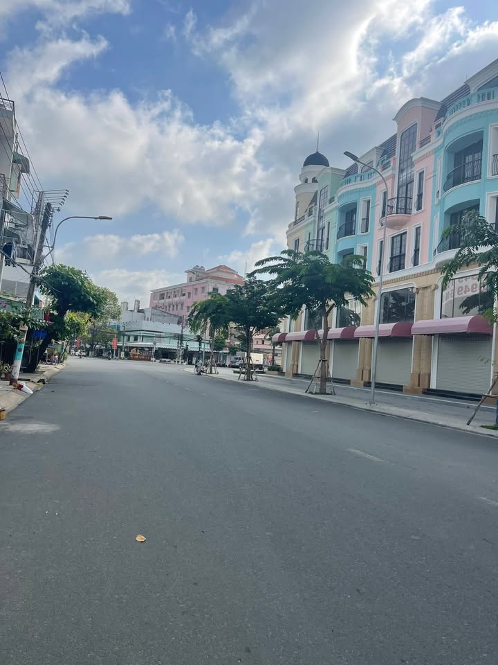 Đất nền mặt tiền đường Lê Hồng Phong, phường Mỹ Bình, 105m² - Giá chỉ 7 tỷ!