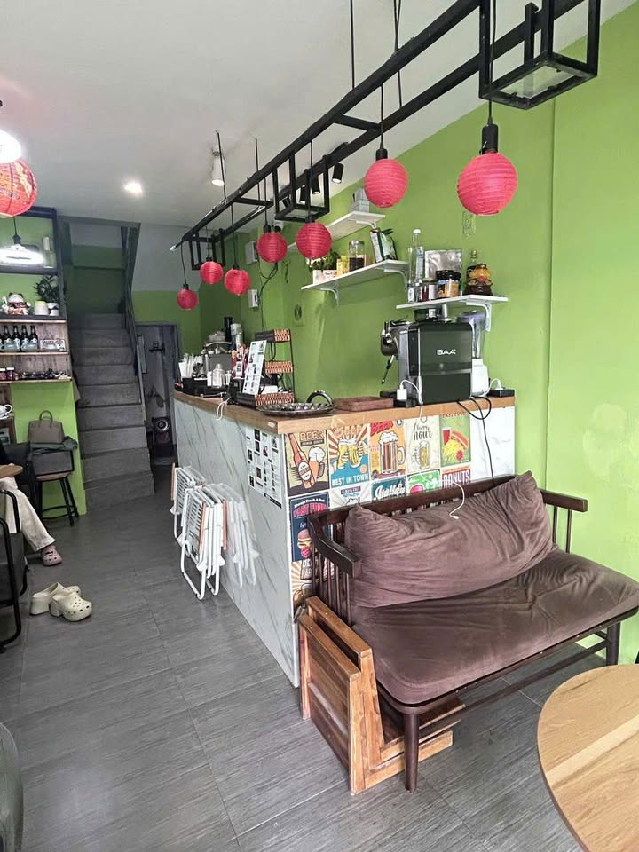 Quán Cafe cho thuê tại Ngọc Khánh, Ba Đình, Hà Nội 30m² - Vỉa hè rộng rãi, sẵn đồ