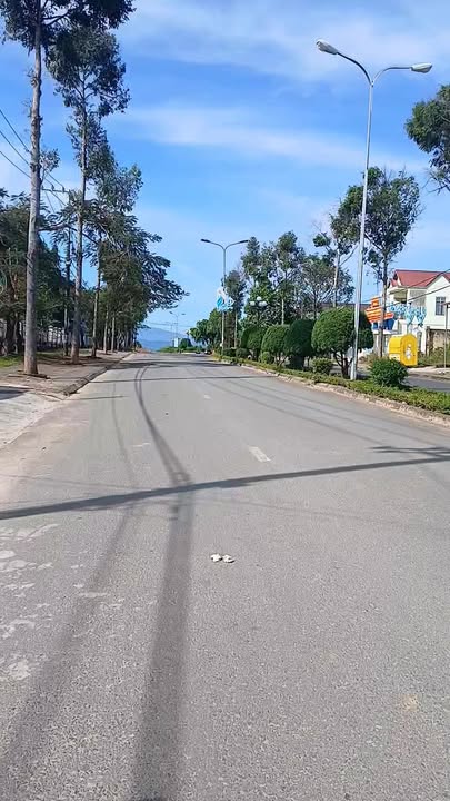 Nhà phố Đắk Hà, Kon Tum 270m² giá 1 tỷ - Sổ hồng chính chủ, thổ cư hoàn toàn!