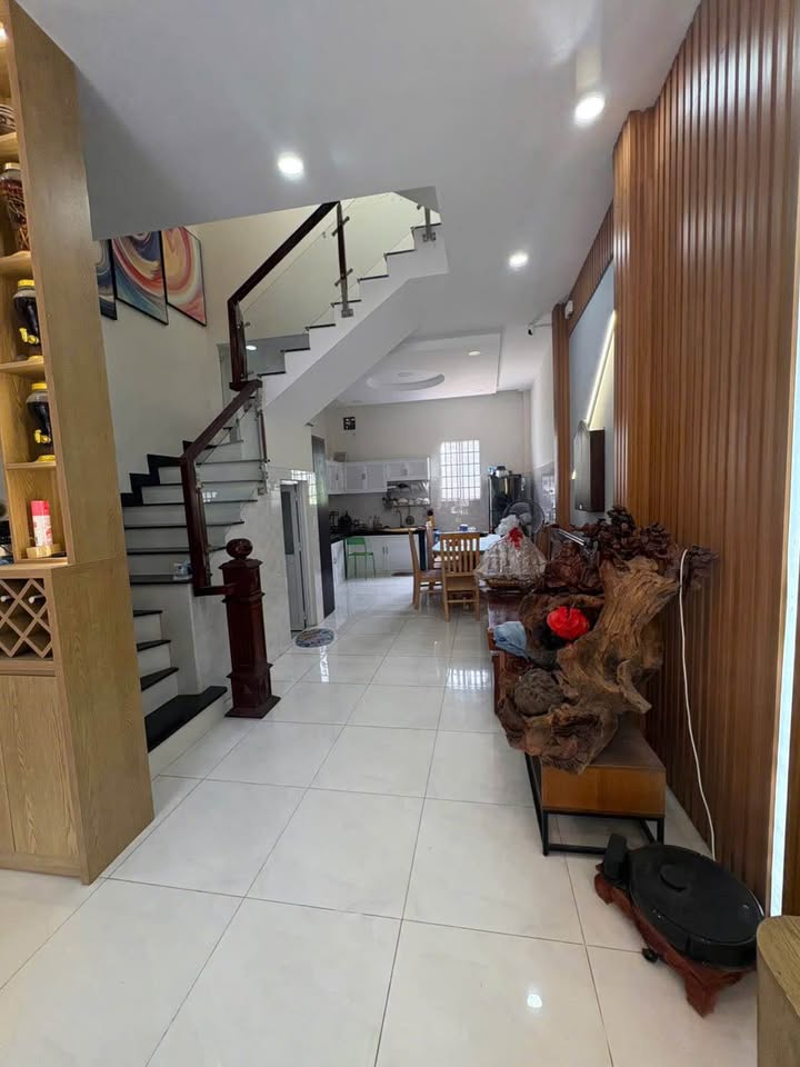 Bán nhà đẹp đường Bưng Ông Thoàn, Thủ Đức 57m² giá 6.1 tỷ - Hướng Tây Nam, chính chủ!