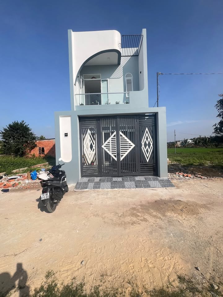 Nhà phố ấp Mới 1, Đức Hòa 100m² giá 2.4 tỷ - Chính chủ bán gấp!