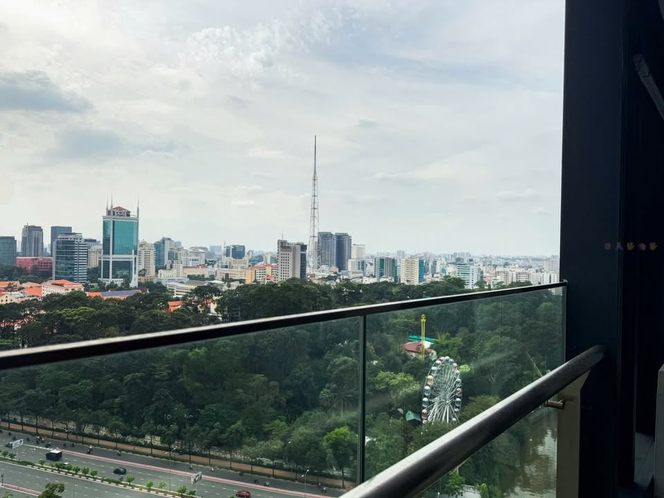 Căn hộ Vinhomes Golden River 53m² giá 9.3 tỷ - Ngắm Thảo Cầm Viên di sản!