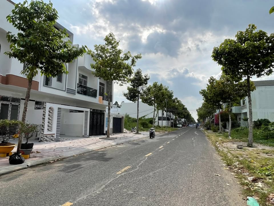 Nhà phố đường Số 8, Phường 4, Sóc Trăng 92m² giá 2.85 tỷ - Sẵn sàng vào ở ngay!