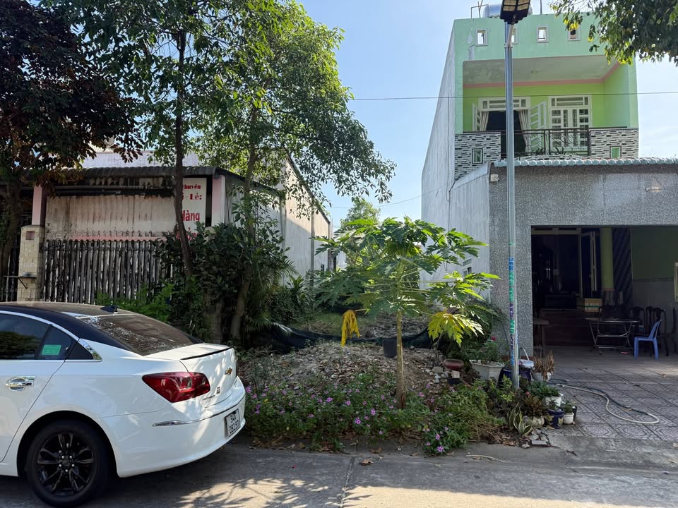 Đất nền Bến Cát 150m² giá 2 tỷ - Hướng Tây, gần chợ Mới Mỹ Phước 3!