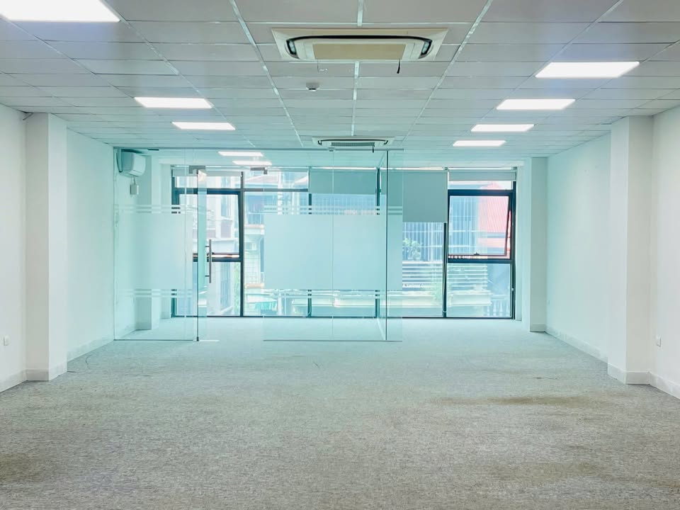 Văn phòng cho thuê tại Ngã Tư Sở 35m² giá chỉ 6 triệu - Không thể bỏ lỡ!