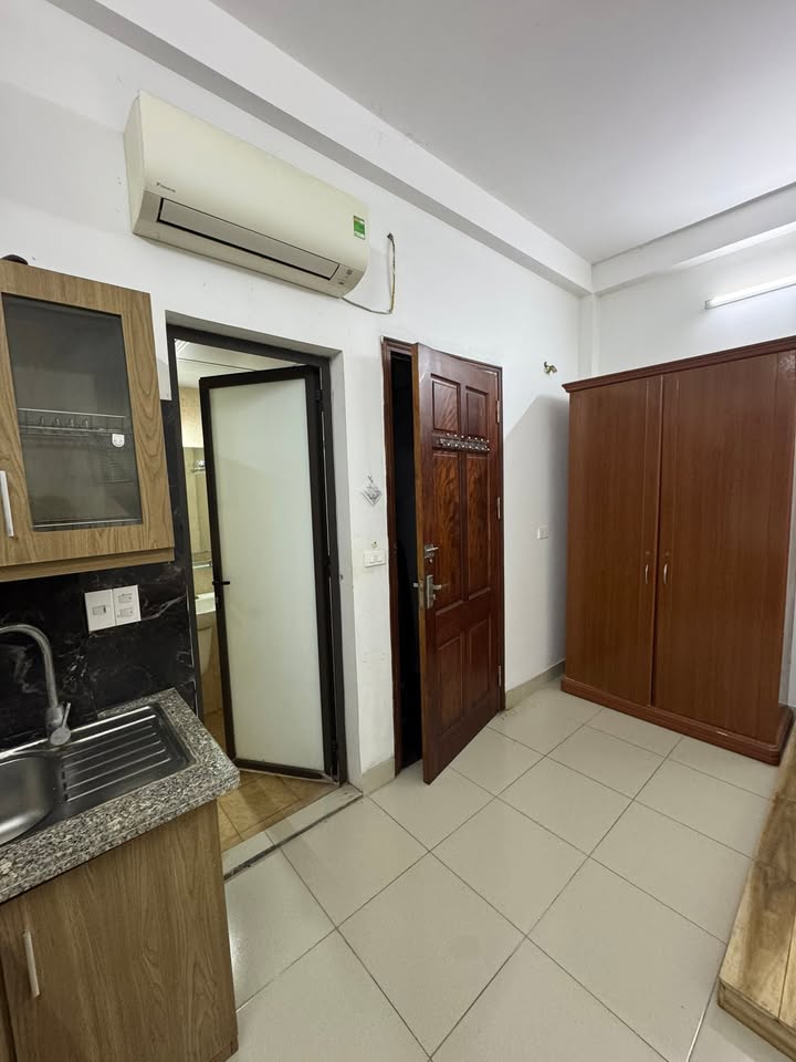 Cho thuê phòng 18m² tại Ngõ 474 Xã Đàn - Giá chỉ 3,2 triệu/tháng, vào ở ngay!