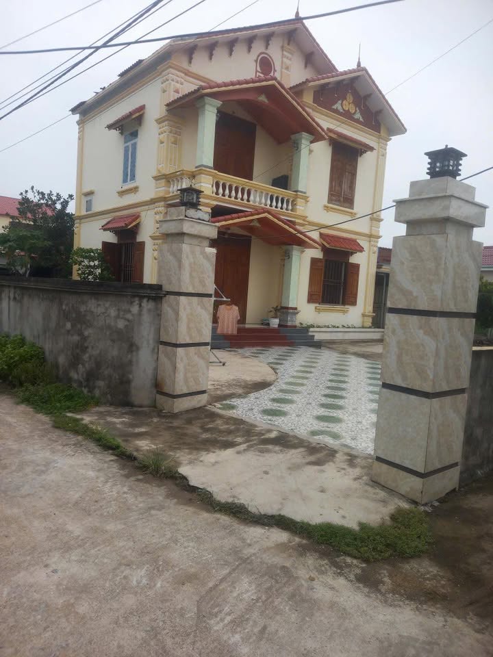 Nhà lô góc Hùng Thắng, Tiên Lãng 350m² giá 2 tỷ - Sân vườn cực đẹp!