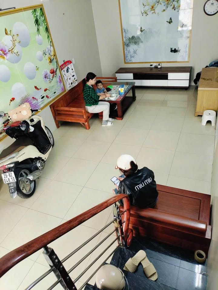 Nhà cho thuê 3 tầng tại Ngõ 18 Lạch Tray, Hải Phòng - Full nội thất, chỉ việc vào ở!