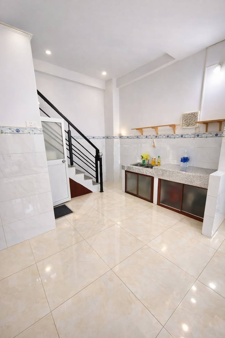 Nhà 50m² Kinh Dương Vương, Bình Tân - Giá 3.1 tỷ - Hẻm xe hơi, vị trí đắc địa!