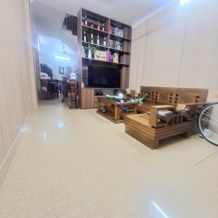 Nhà 4 tầng Thạch Bàn 38m² giá 6.1 tỷ - Gần AEON thuận tiện đi lại!