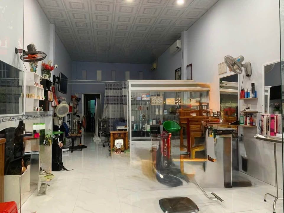 Nhà cấp 4 thổ cư Phường Lý Văn Lâm Cà Mau 83m² giá 2.1 tỷ - Kinh doanh thuận lợi ngay trường học!