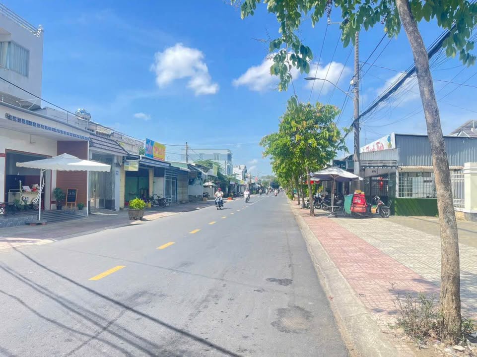 Nhà đẹp Kiên Thị Nhẫn, P.7, TP. Trà Vinh 100m² giá 1 tỷ - Hẻm ô tô trục thẳng