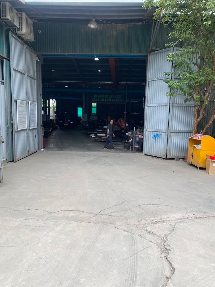 Kho xưởng cho thuê tại Nhật Tân Tây Hồ 300m² - Đường xe 15 tấn vào tận nơi!