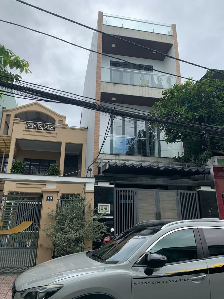 Nhà mặt tiền 4 tầng Đà Nẵng 102m² giá 11.5 tỷ - Không khí trong lành, gần biển!