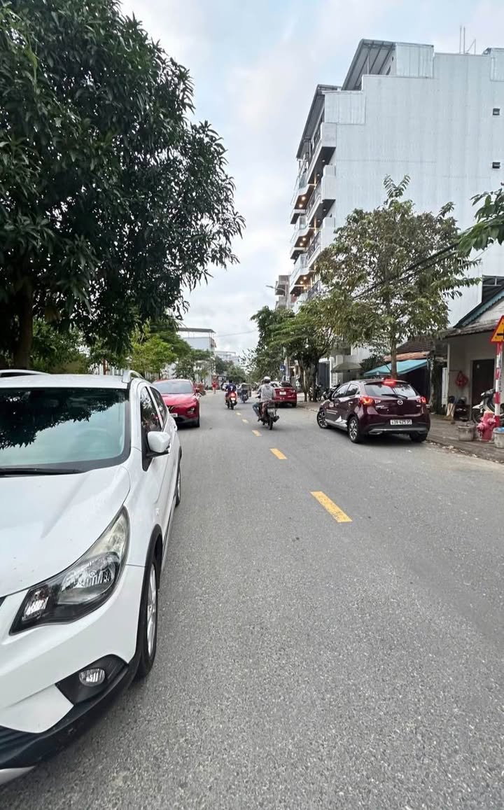 Nhà 2 tầng mặt tiền Nguyễn Đình Chiểu Ngũ Hành Sơn 98m² giá 10.3 tỷ - Chờ bạn khám phá!