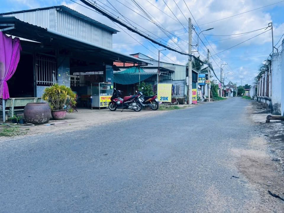 Nhà mặt tiền đường Nguyễn Văn Trung Bến Tre 539m² giá 3.4 tỷ - Đầu tư sinh lời tuyệt vời!