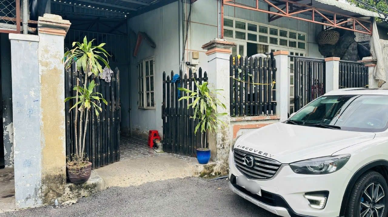 Nhà nguyên căn Long Sơn, Quận 9 cũ 100m² giá 1.8 tỷ - Chính chủ bán gấp!