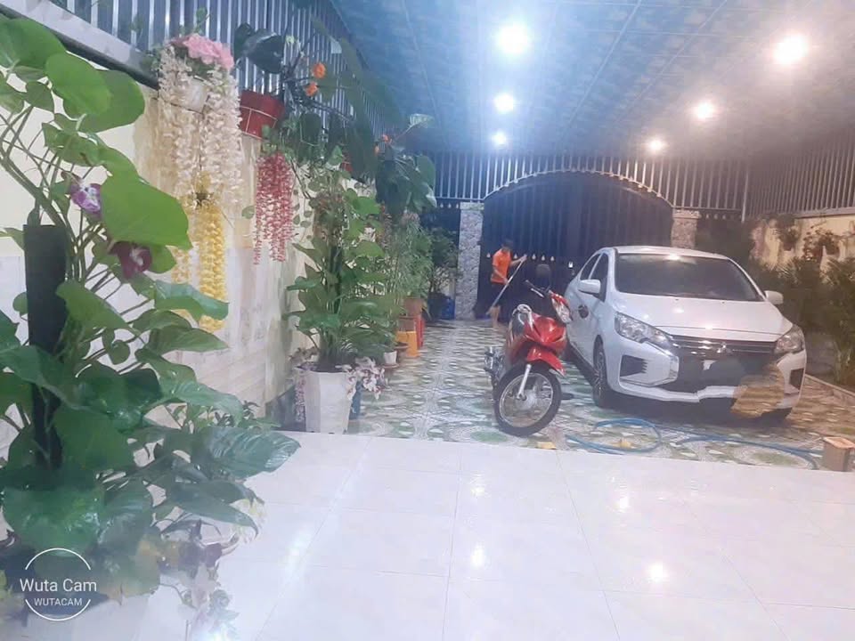 Nhà riêng Đường DH404, Tân Vĩnh Hiệp, Tân Uyên 245m² giá 4.6 tỷ - Sẵn sàng vào ở ngay!