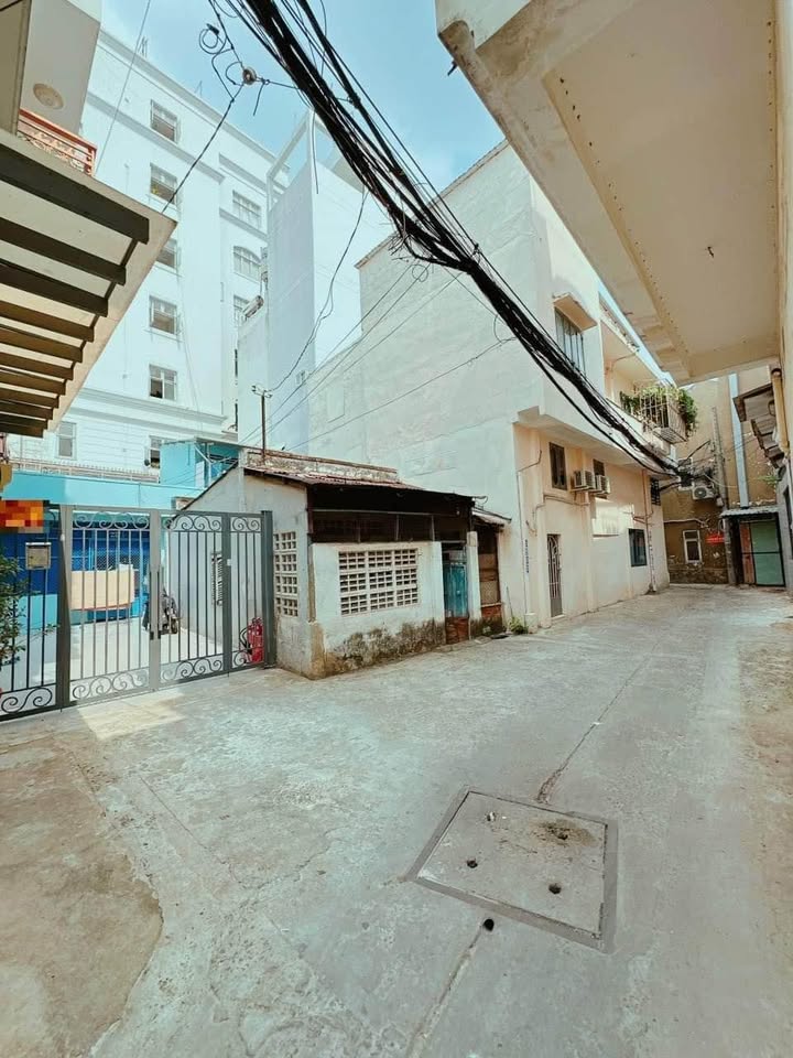 Nhà bán Hoàng Diệu, Phú Nhuận 35m² giá 2.XX tỷ - Khu vực an ninh, yên tĩnh!