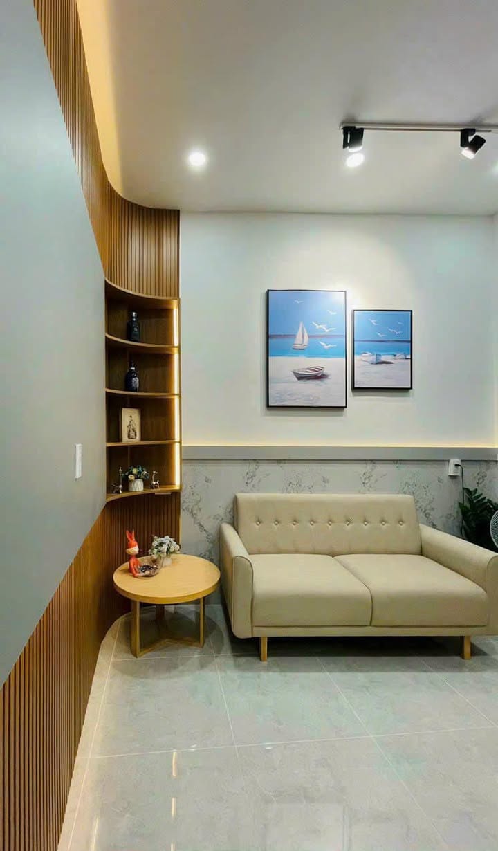 Nhà Phan Đăng Lưu, Phú Nhuận 16m² giá 2 tỷ - Sổ hồng riêng, Full nội thất sang trọng!