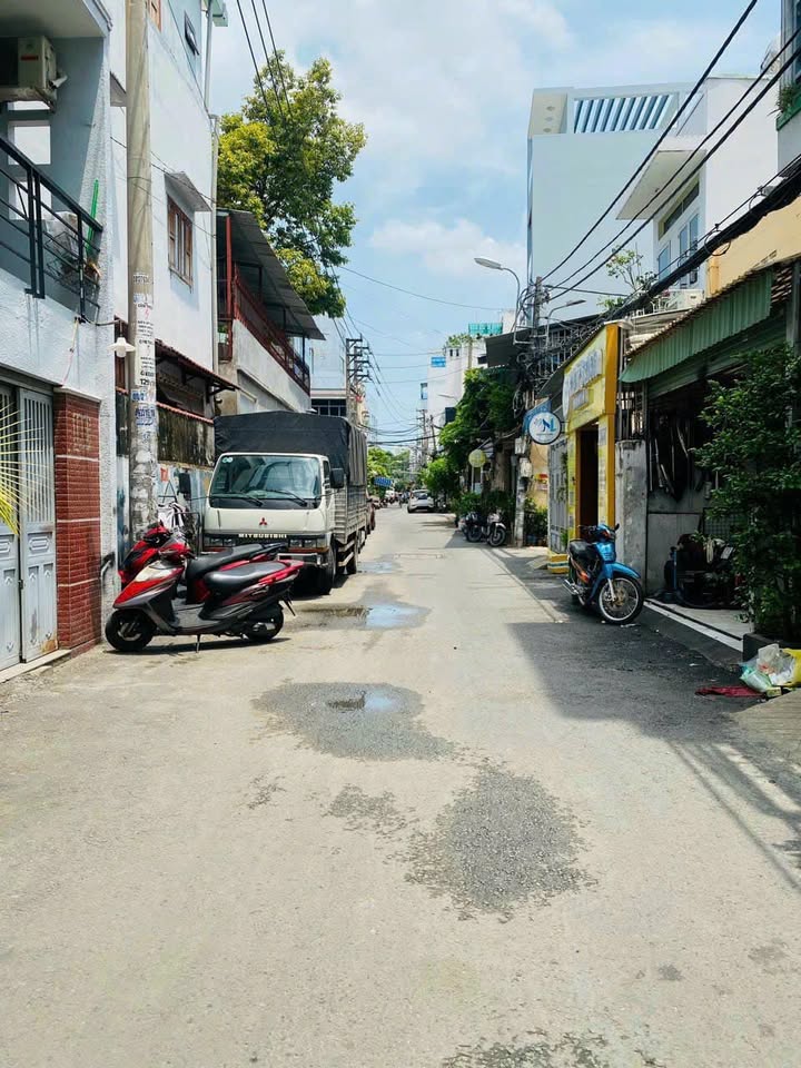 Nhà Bán Đường Bùi Đình Tuý, Bình Thạnh 28m² giá 5 tỷ - Hẻm xe hơi vào nhà!