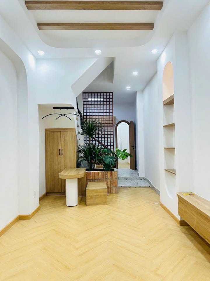 Nhà riêng Lê Văn Sỹ, Quận 3, 39m² giá 6.4 tỷ - Nhà mới, đầy đủ nội thất!