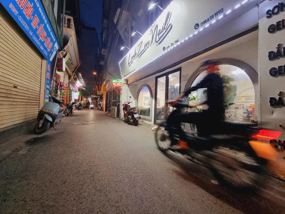 Nhà phố Cầu Giấy 80m² giá 23.4 tỷ - Đầu tư sinh lời cực khủng!