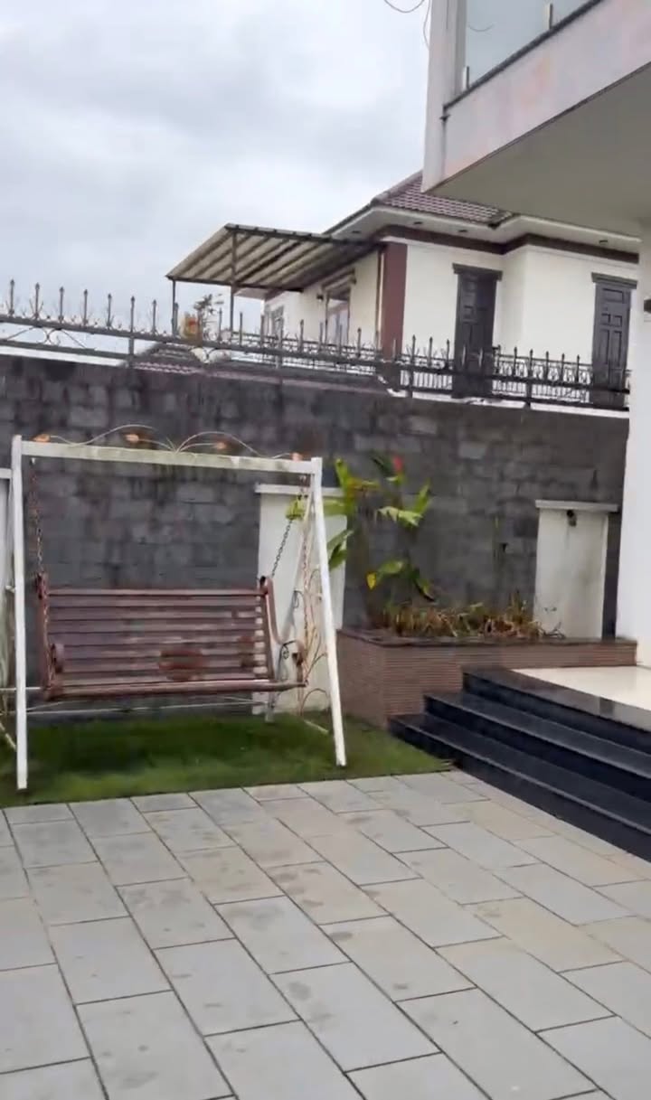 Nhà 3 tầng góc 2 mặt tiền Khóa Bảo, Đông Hà, 250m² - Thiết kế hiện đại!