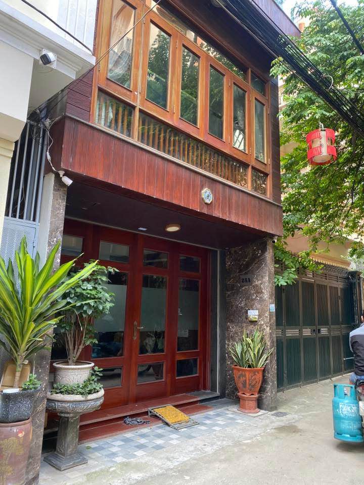 Nhà đẹp Lạc Long Quân, Tây Hồ 55m² giá 19.5 tỷ - Ô tô vào nhà, tiện ích đầy đủ!