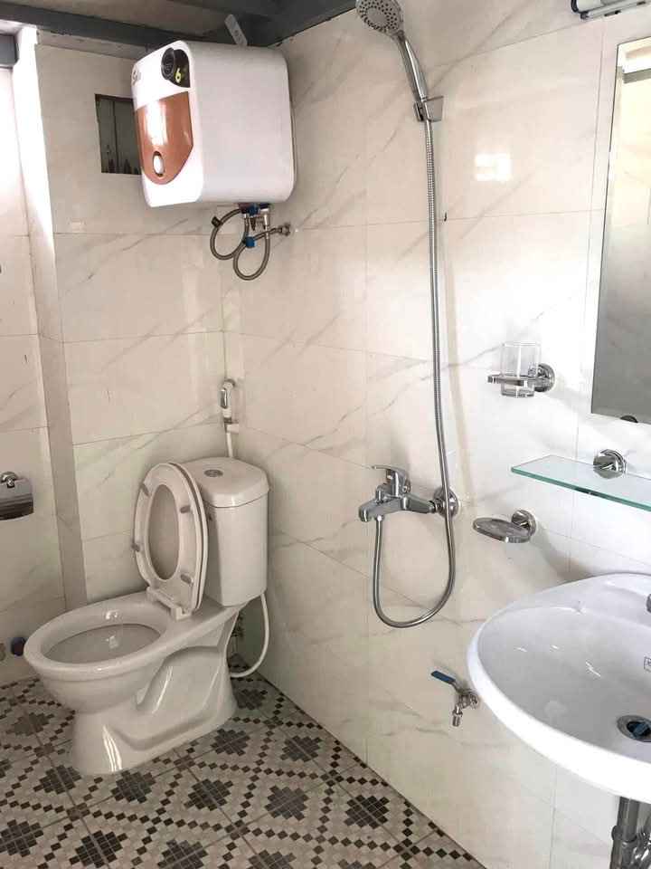 Phòng cho thuê tại Nguyễn Văn Cừ, 25m² giá chỉ từ 2.9 triệu - Không gian thoáng đãng, đầy đủ tiện nghi!