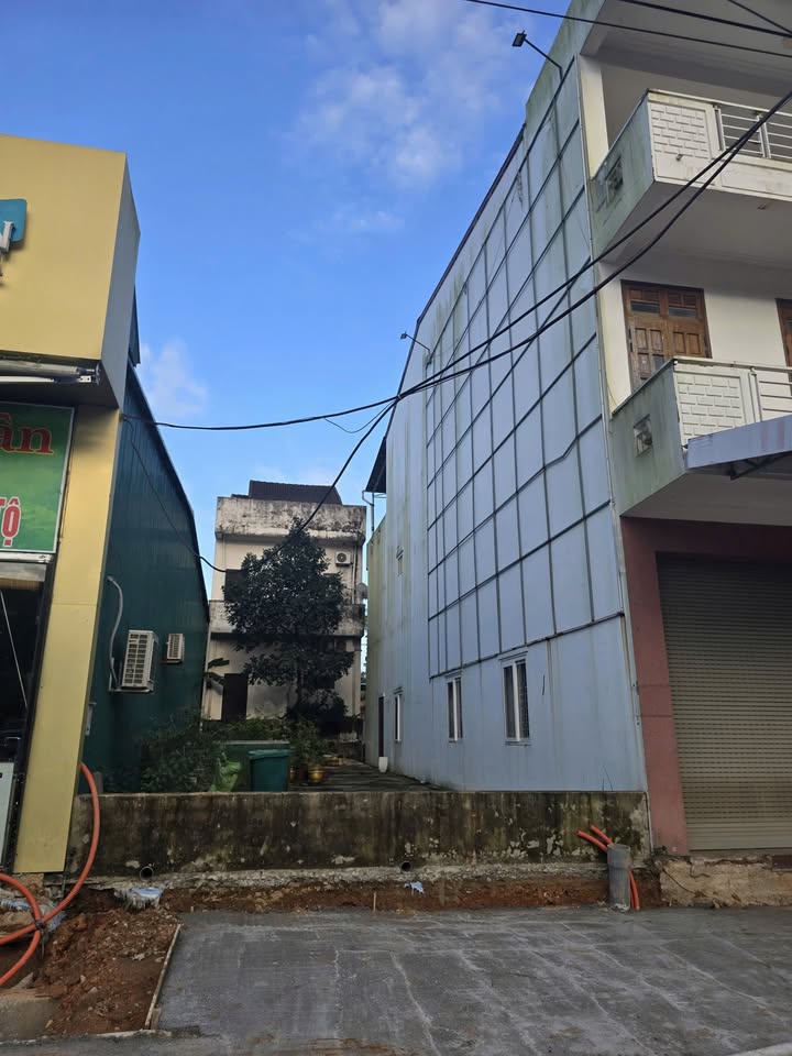 Nhà mặt tiền Hùng Vương, Đông Hà, 120m² giá 5.6 tỷ - Kinh doanh sầm uất!