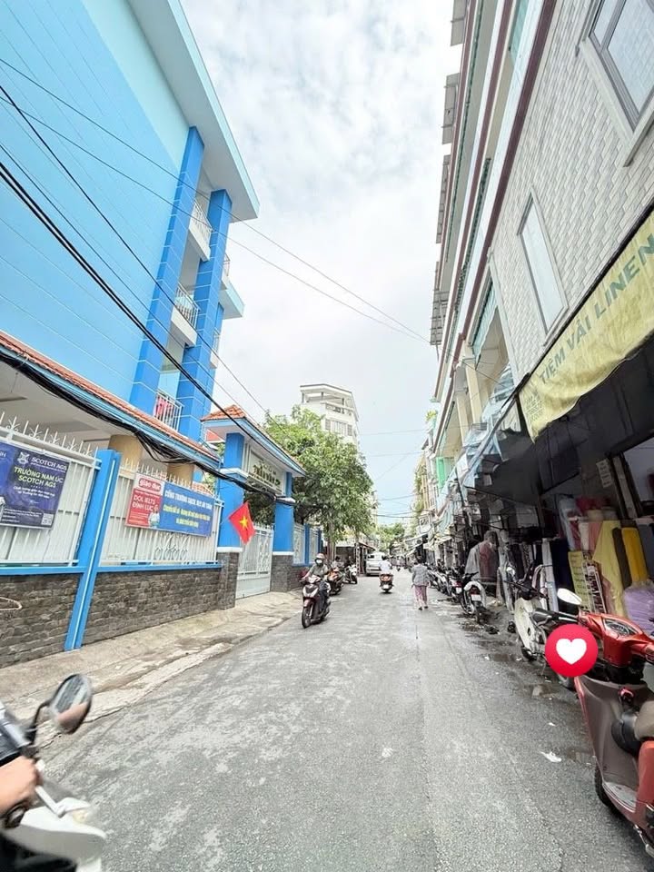 Nhà phố Tân Bình 80m² giá 4 tỷ - Thiết kế đẹp, giao thông thuận lợi!