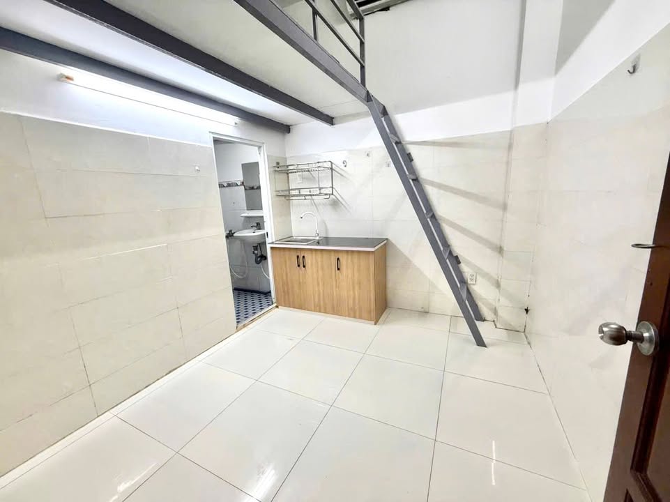 Phòng cho thuê tại 389 Lũy Bán Bích, quận Tân Phú - Giá chỉ 3.3 triệu, sẵn sàng vào ở!