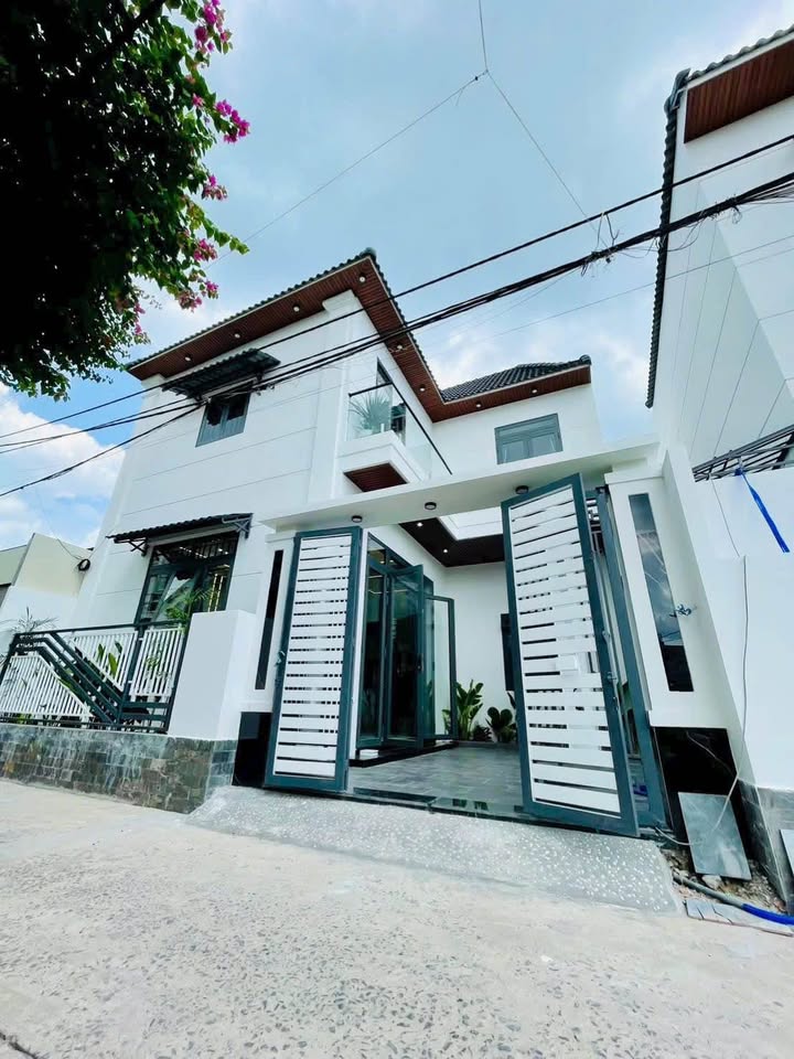 Biệt Thự Mini Hóc Môn 92m² giá 6.2 tỷ - Thiết kế hiện đại, sẵn sàng ở ngay!