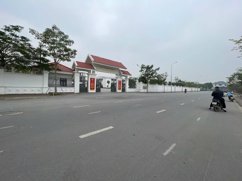 Nhà lô góc 49m² tại Bắc Hồng, giá 3 tỷ - Vị trí đắc địa, ô tô vào tận nơi!