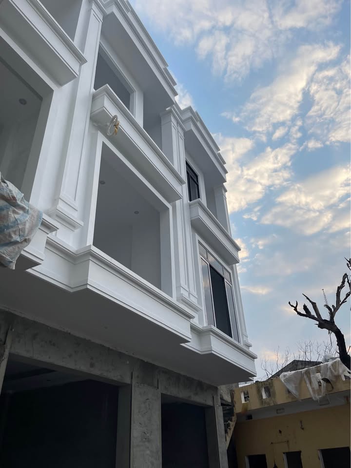 Nhà 3 tầng Trần Hưng Đạo, Thái Bình 48m² giá 2.3 tỷ - Vị trí trung tâm, tiện ích đầy đủ