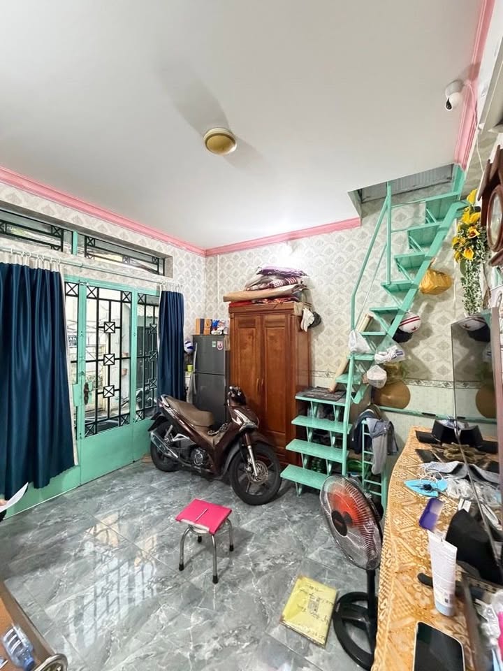 Nhà mặt tiền Lương Ngọc Quyến, P. An Nhơn, 18m² giá 2 tỷ - Cơ hội đầu tư tuyệt vời!