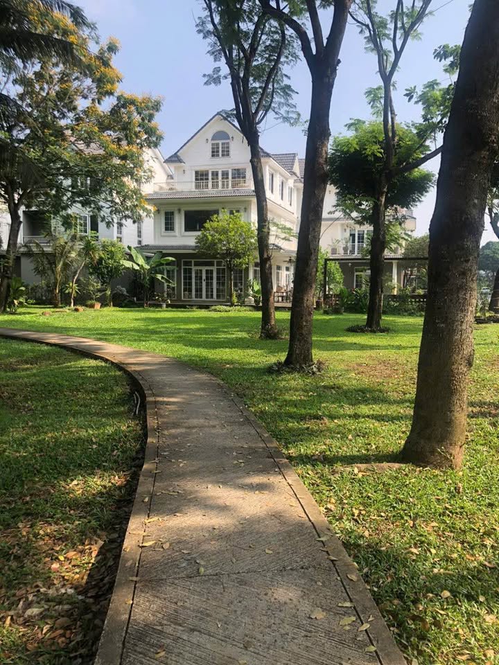 Biệt thự Park Riverside Q9 616m² giá 70 tỷ - Thiết kế sang trọng, hồ bơi riêng!