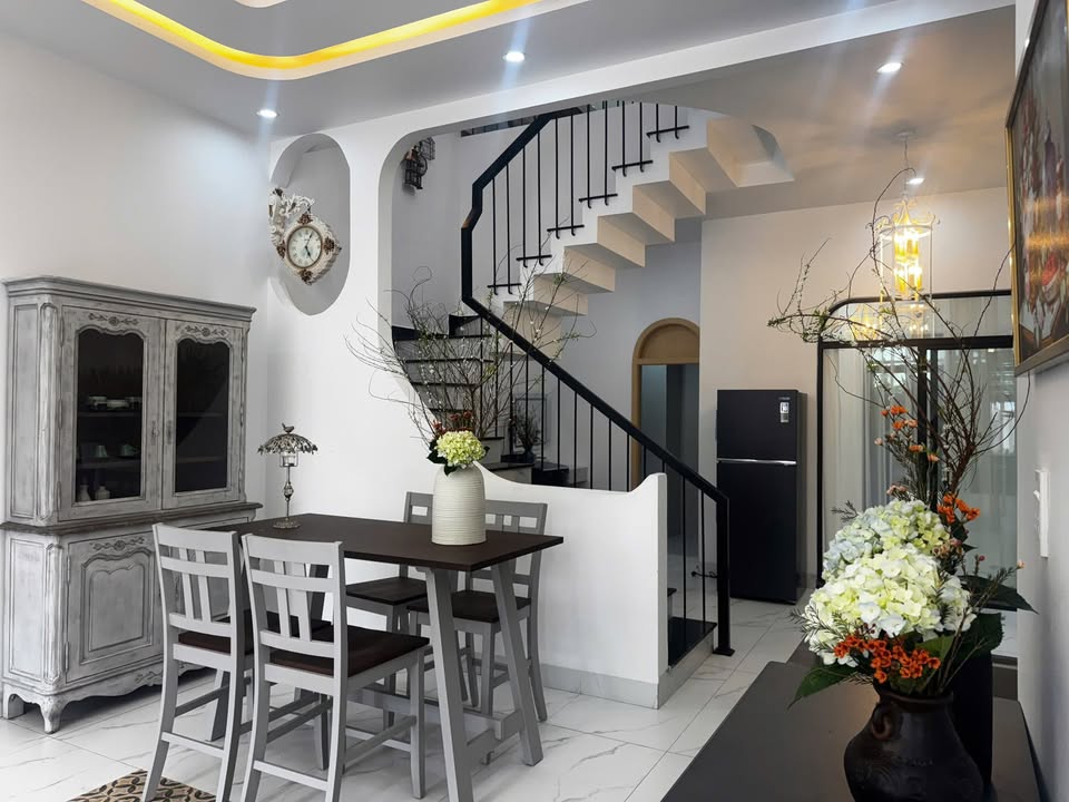 Nhà phố Cẩm Châu Hội An 110m² giá 6 tỷ - Full nội thất hiện đại!