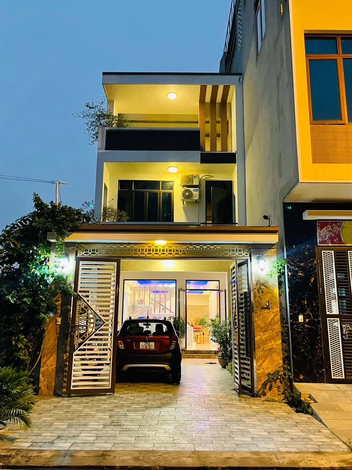 Nhà phố KĐT Sao Vàng Hòa Bình 100m² giá 3 tỷ - Chính chủ bán gấp!