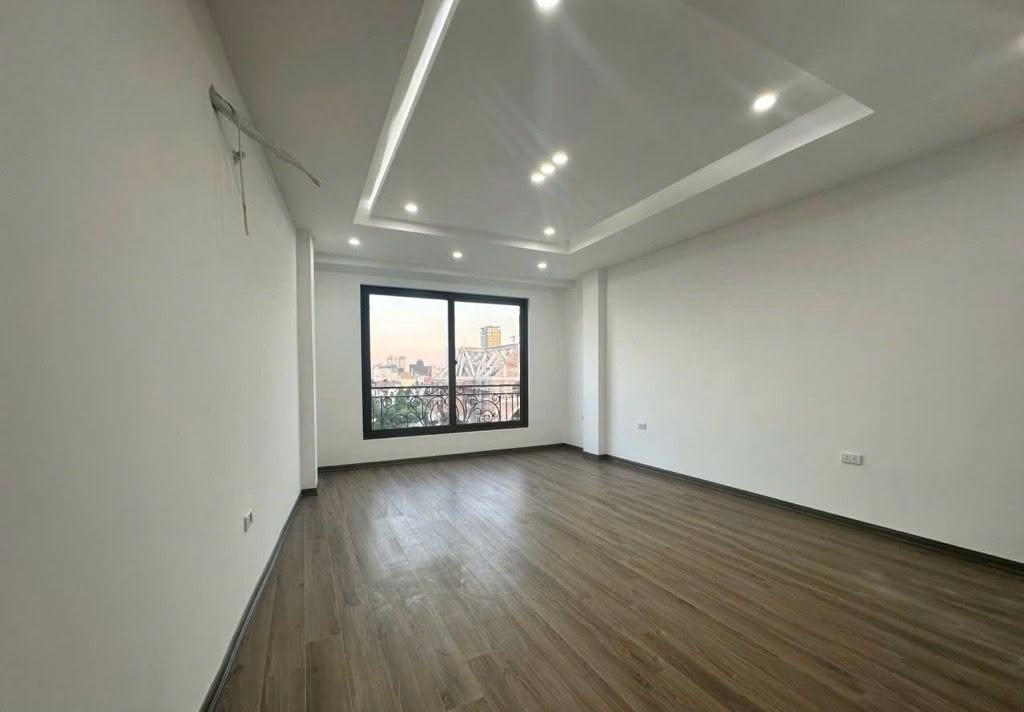 Nhà phố Hào Nam 40m² giá 10 tỷ - Thiết kế 5.5 tầng thang máy hiện đại!