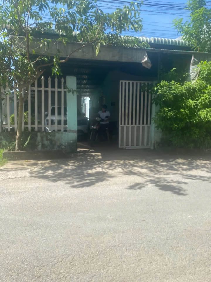 Nhà sân vườn Hiệp An Thủ Dầu Một 400m² giá 5.39 tỷ - Kinh doanh sầm uất!