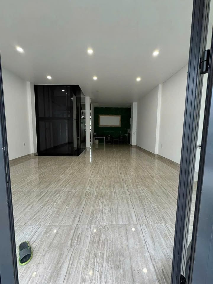 Shophouse cho thuê Monbay Hạ Long 90m² giá 8 triệu - Phù hợp làm văn phòng hoặc Spa!